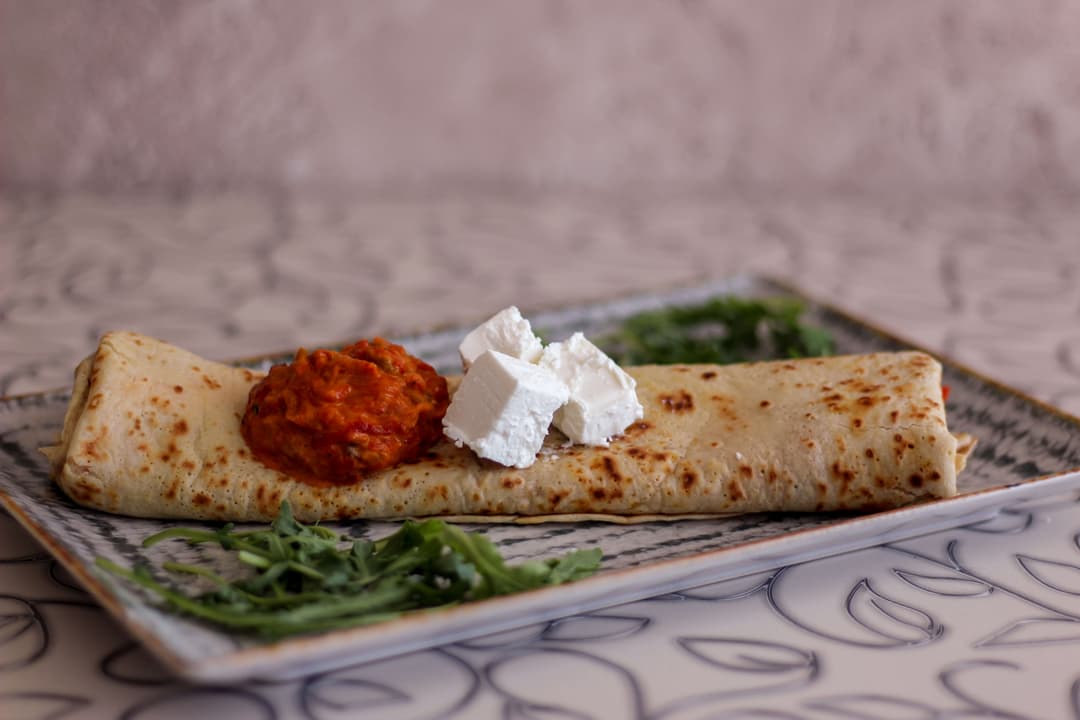 slana sa ajvarom i sirom