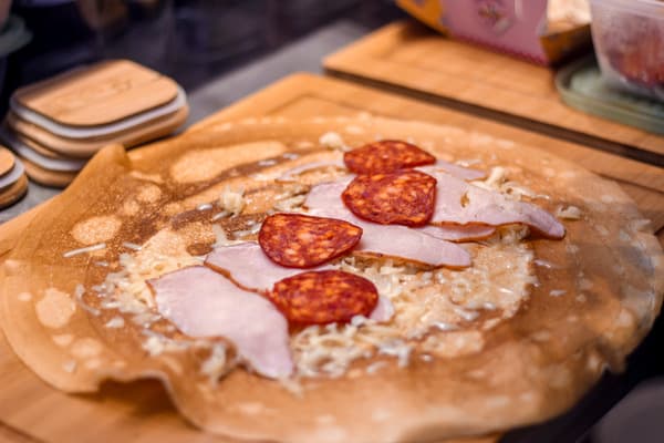 slana palacinka kulen i pecenica